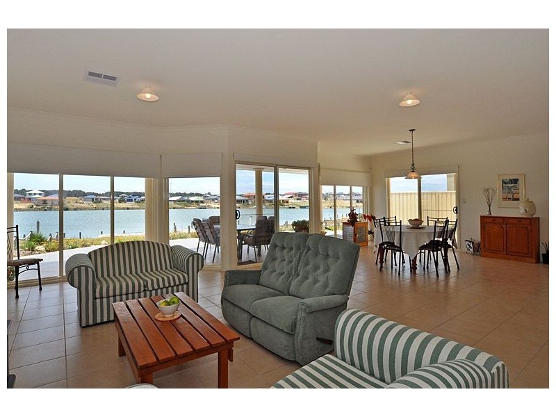 56 Wentworth Parade, Hindmarsh Island SA 5214