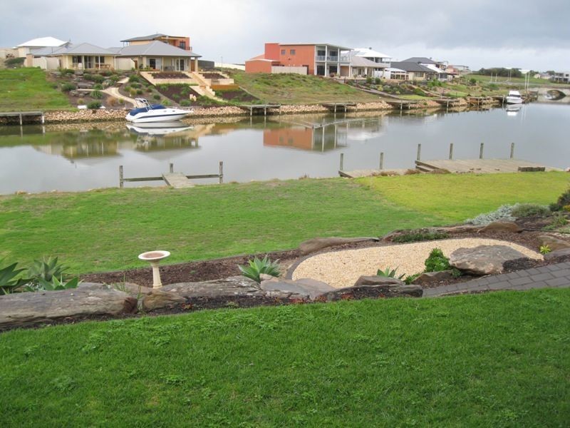 11 Blanche Parade, Hindmarsh Island SA 5214