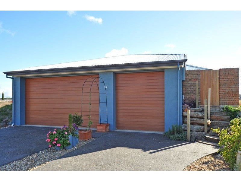 18 Britannia Parade, Hindmarsh Island SA 5214
