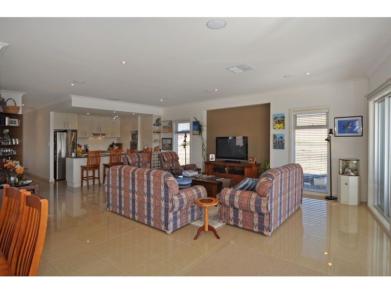 18 Britannia Parade, Hindmarsh Island SA 5214