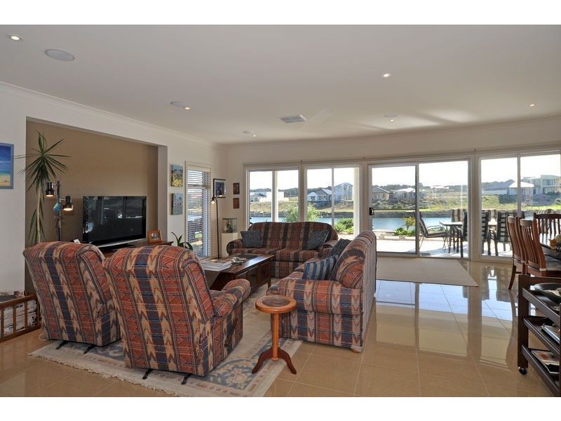 18 Britannia Parade, Hindmarsh Island SA 5214