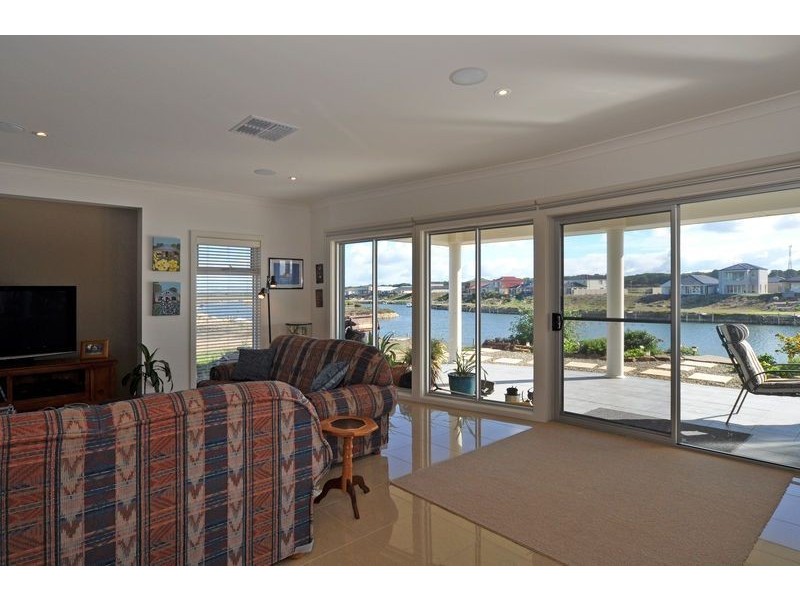 18 Britannia Parade, Hindmarsh Island SA 5214