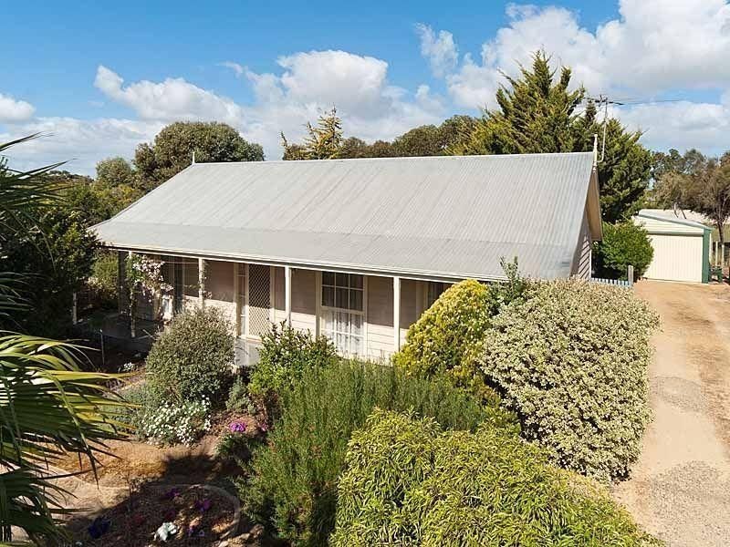 20 Weeroona Drive, Milang SA 5256