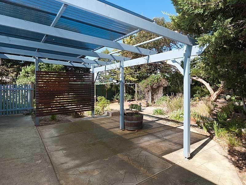 20 Weeroona Drive, Milang SA 5256
