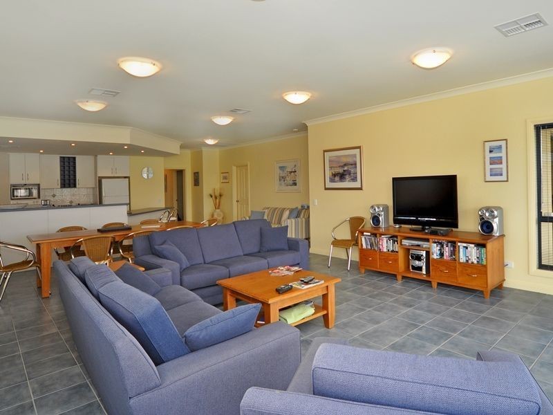 76 Britannia Parade, Hindmarsh Island SA 5214