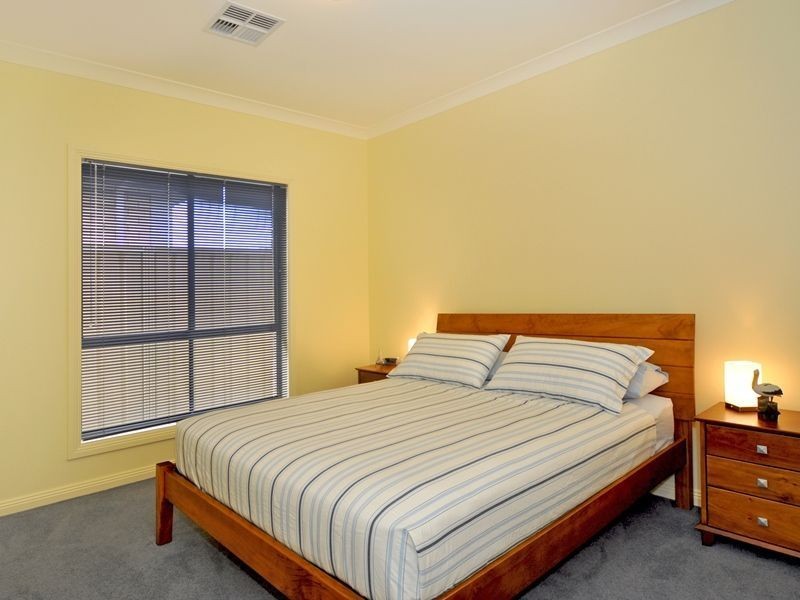 76 Britannia Parade, Hindmarsh Island SA 5214