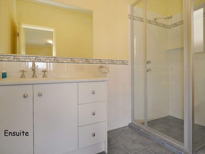 76 Britannia Parade, Hindmarsh Island SA 5214