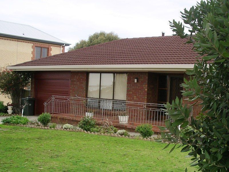 51 Renown Avenue, Victor Harbor SA 5211