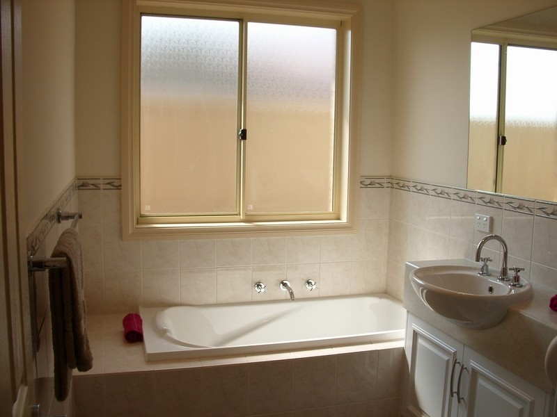 27 Seaview Road, Victor Harbor SA 5211