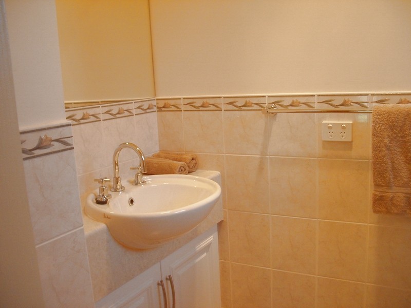 27 Seaview Road, Victor Harbor SA 5211