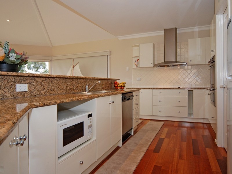 93 Captain Sturt Parade, Hindmarsh Island SA 5214