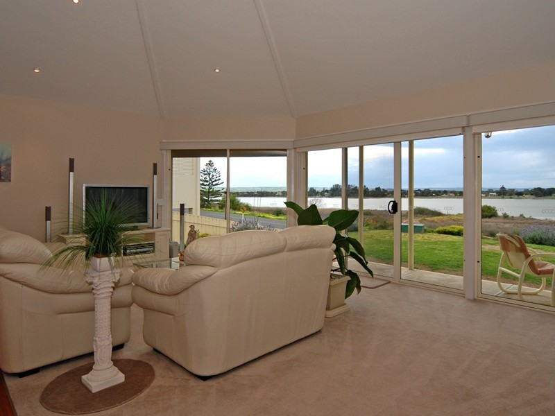 93 Captain Sturt Parade, Hindmarsh Island SA 5214