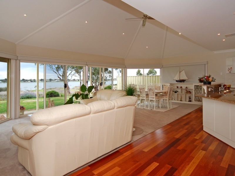 93 Captain Sturt Parade, Hindmarsh Island SA 5214