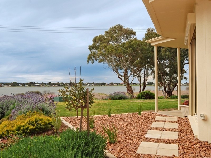93 Captain Sturt Parade, Hindmarsh Island SA 5214