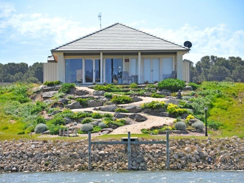 111 Blanche Parade, Hindmarsh Island SA 5214