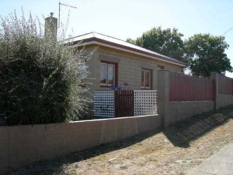 17 Main Road, George Town TAS 7253