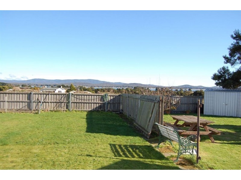 16 Parish Crescent, George Town TAS 7253
