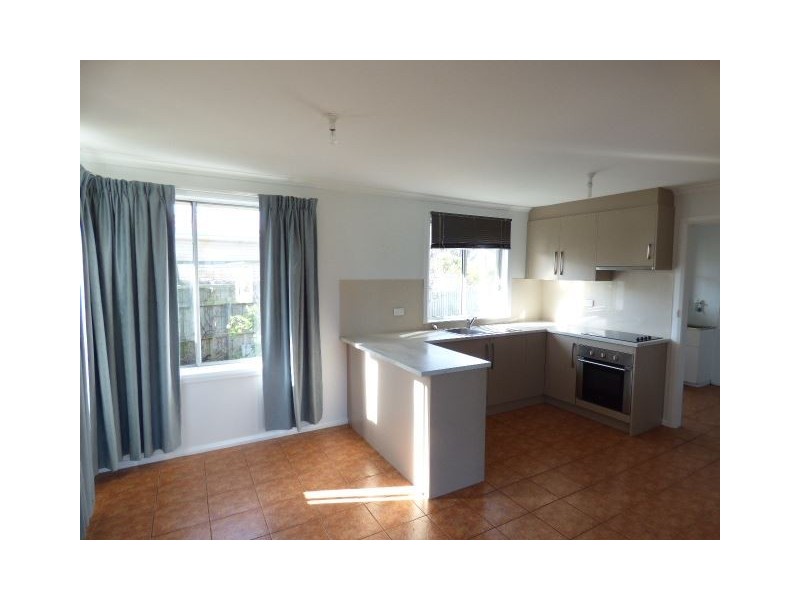 8 Simpson Avenue, George Town TAS 7253