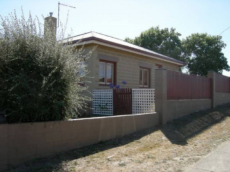 17 Main Road, George Town TAS 7253