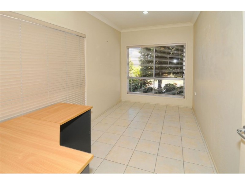 143/2 Grand Parade, Kawana Island QLD 4575