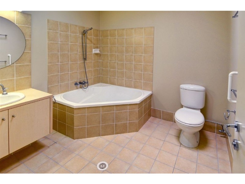 143/2 Grand Parade, Kawana Island QLD 4575