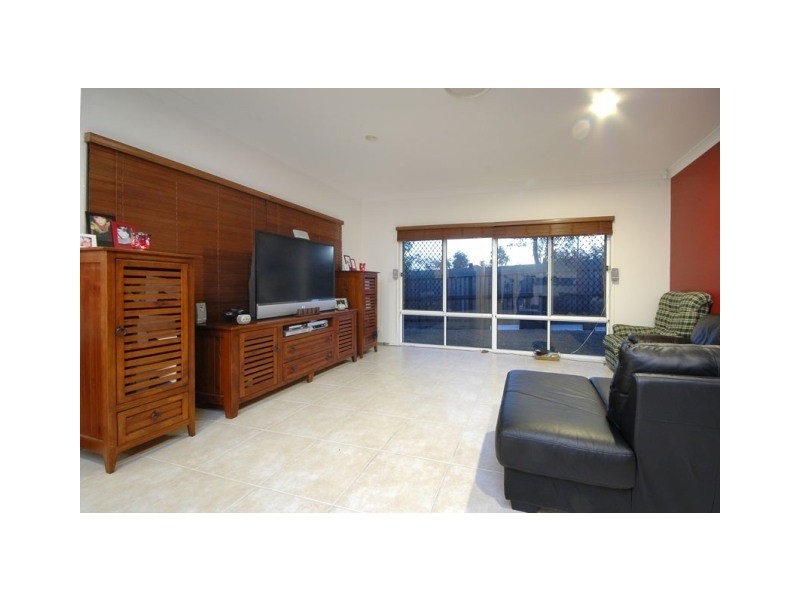 2 Douglas Circuit, North Lakes QLD 4509