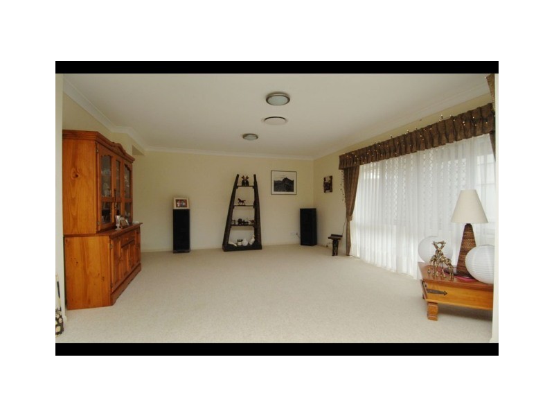 8 Saffron Court, North Lakes QLD 4509