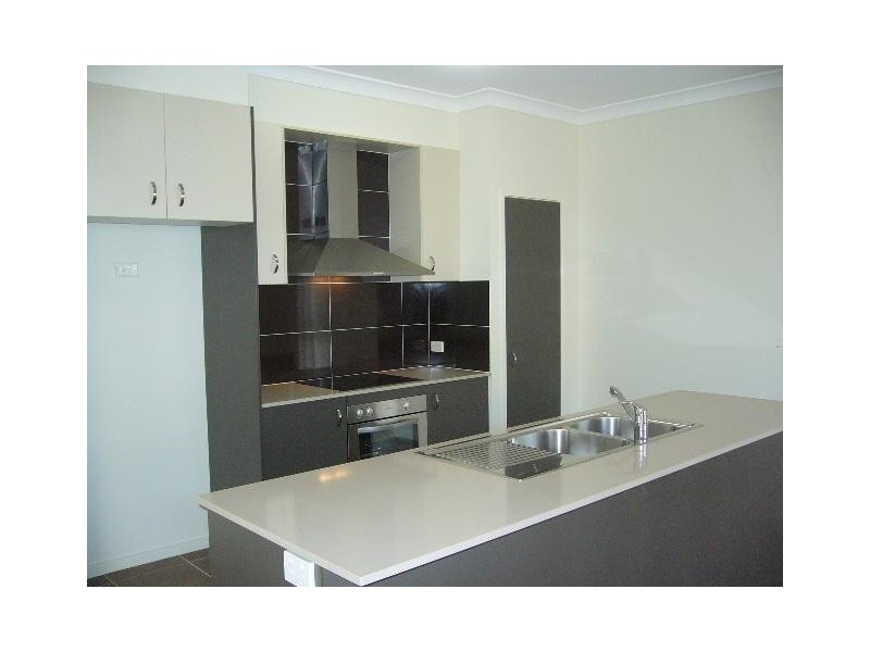 10 Eaton Close, North Lakes QLD 4509