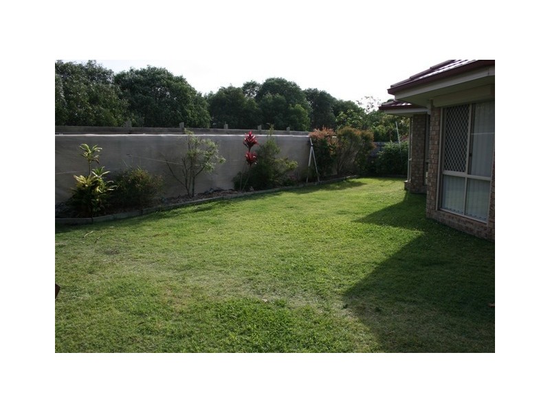 8 Whitfield Crescent, North Lakes QLD 4509