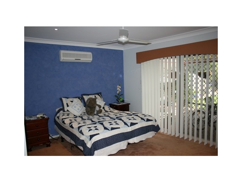 8 Whitfield Crescent, North Lakes QLD 4509