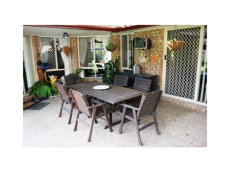 8 Whitfield Crescent, North Lakes QLD 4509