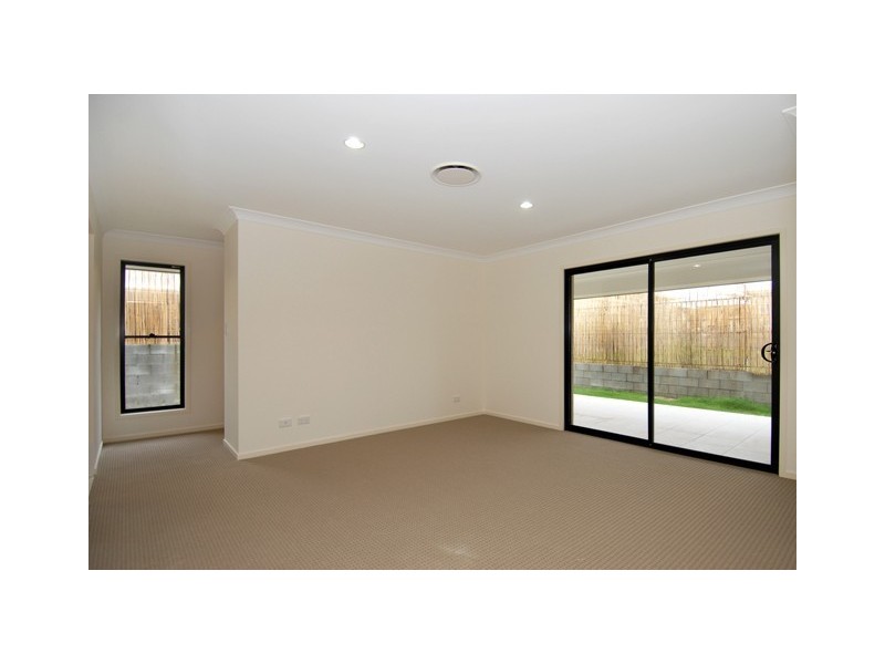 7 Waterway Crescent, Murrumba Downs QLD 4503