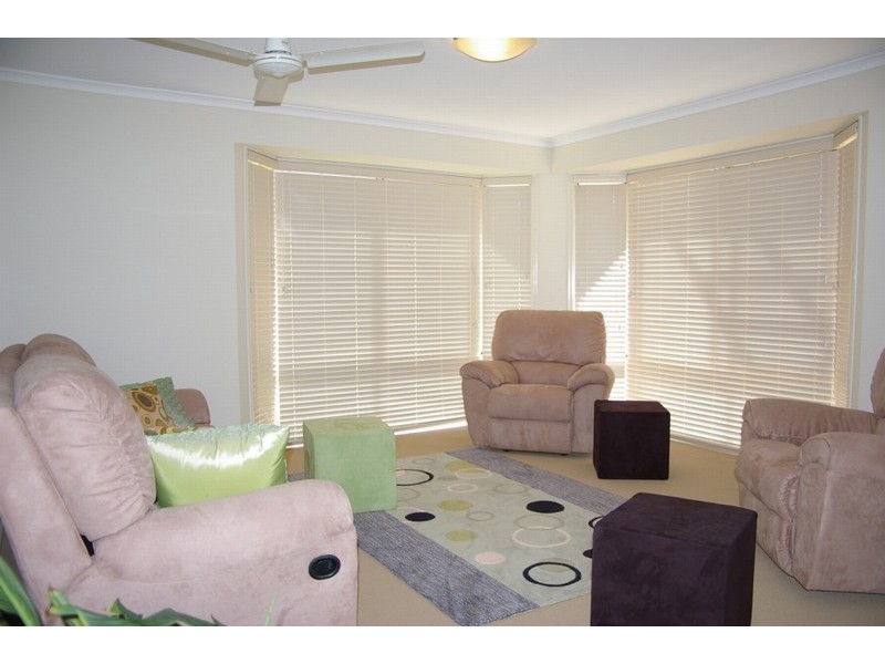 9 Albatross Close, North Lakes QLD 4509