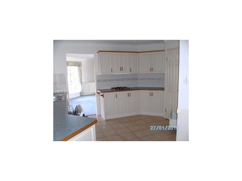 8 Mohr Court, Petrie QLD 4502