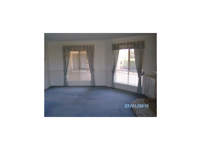 8 Mohr Court, Petrie QLD 4502