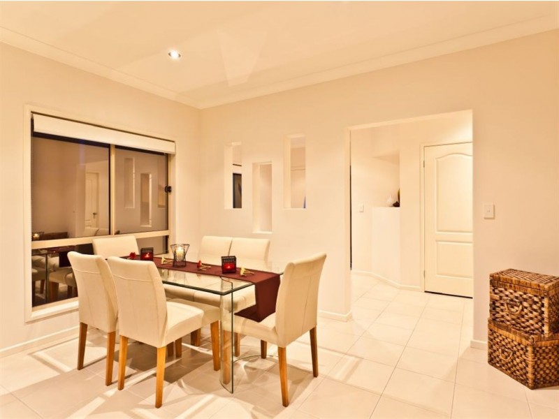 14 Rawlins Crescent, North Lakes QLD 4509