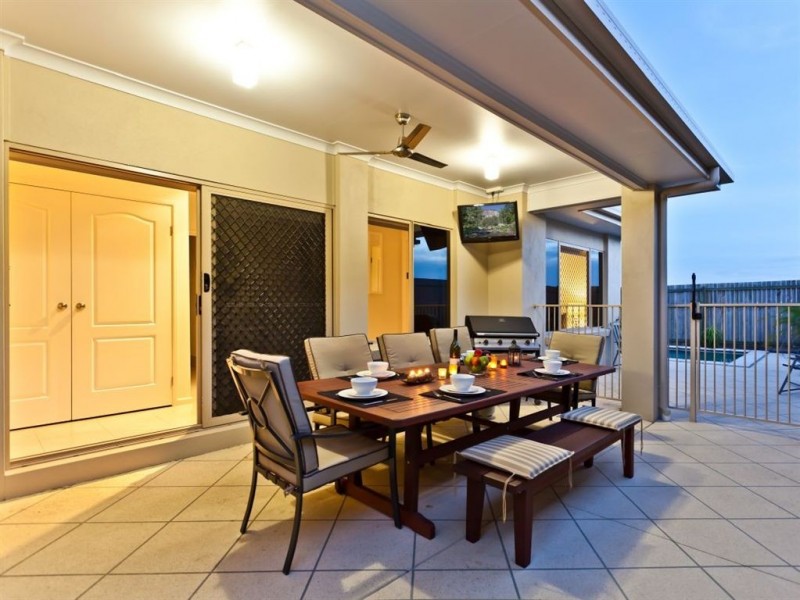 14 Rawlins Crescent, North Lakes QLD 4509