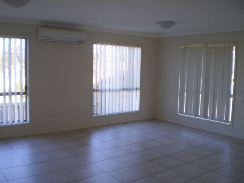 2/3 Whitlock Dr, Rothwell QLD 4022