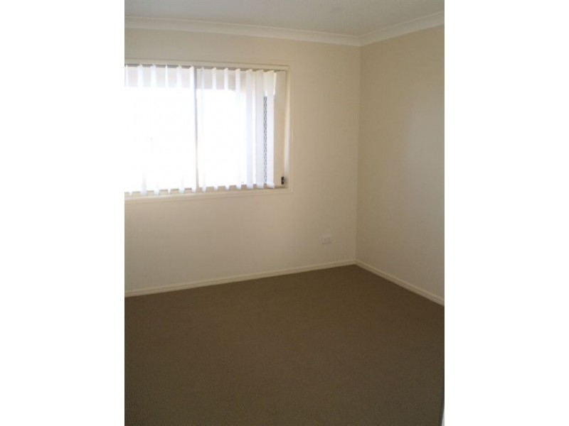 2/3 Whitlock Dr, Rothwell QLD 4022