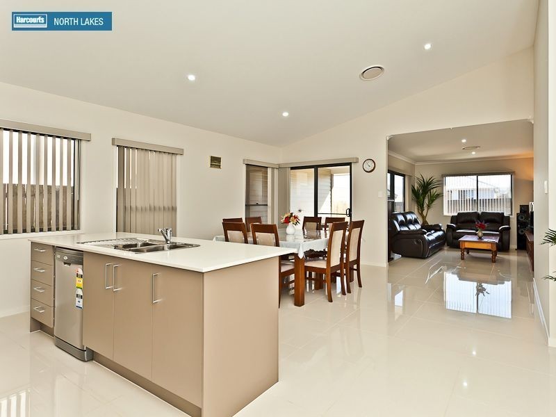 70 Daintree Cct, North Lakes QLD 4509