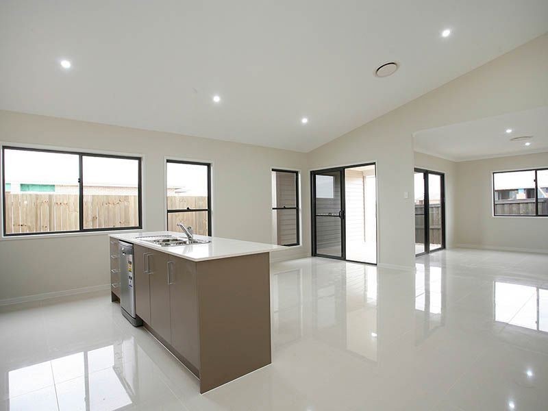 70 Daintree Cct, North Lakes QLD 4509