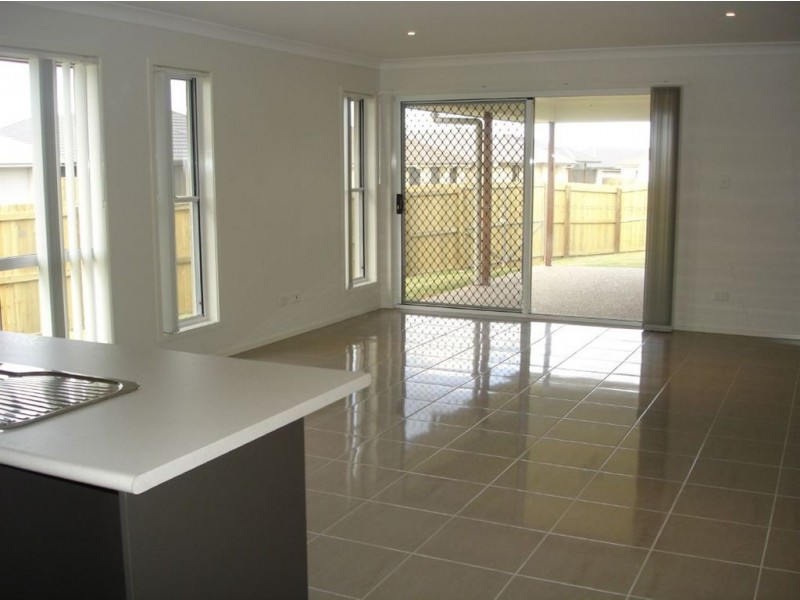 9 Williams Crescent, North Lakes QLD 4509