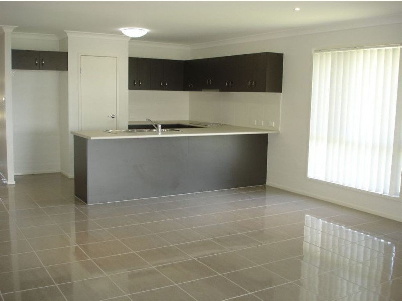 9 Williams Crescent, North Lakes QLD 4509