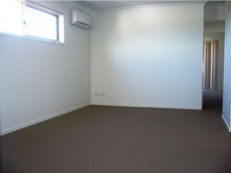 4 Riviera Cr, North Lakes QLD 4509