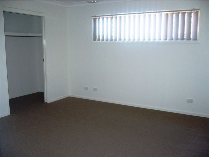 4 Riviera Cr, North Lakes QLD 4509