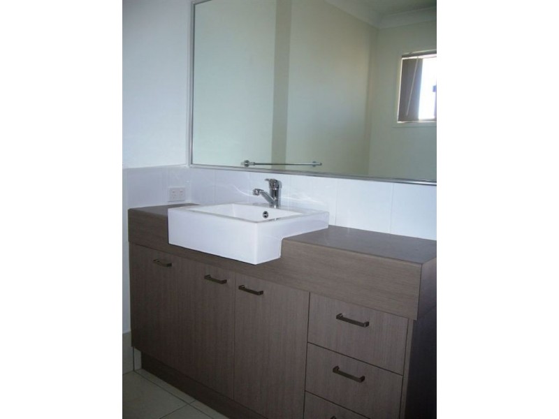 4 Riviera Cr, North Lakes QLD 4509