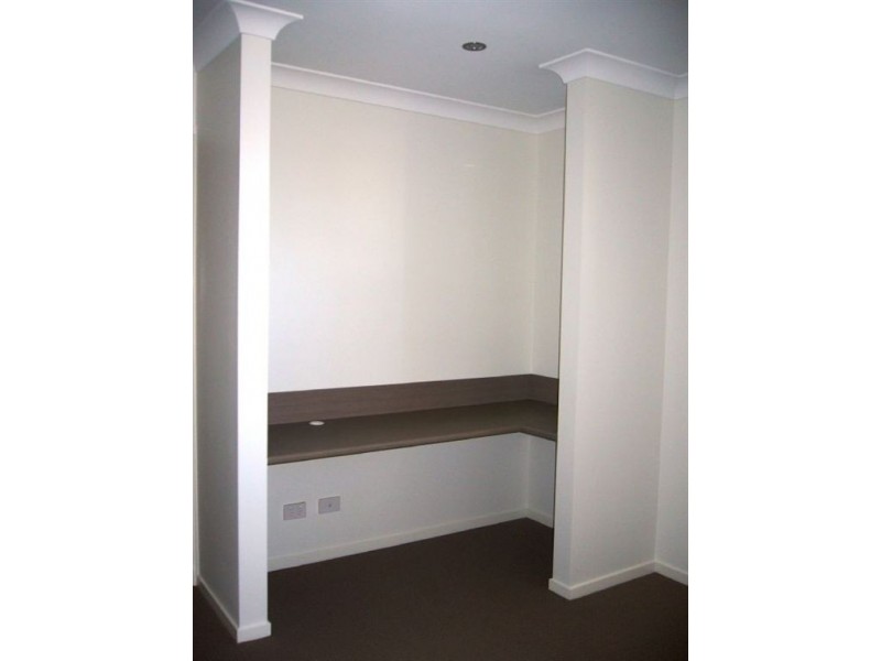 4 Riviera Cr, North Lakes QLD 4509