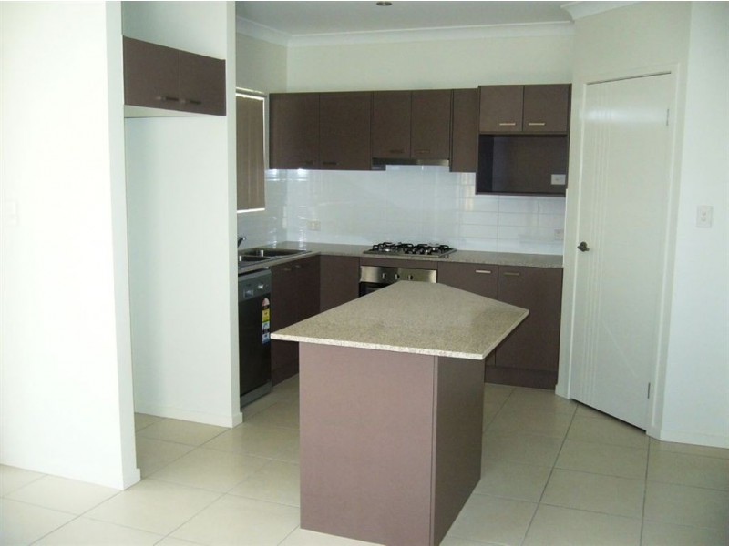 4 Riviera Cr, North Lakes QLD 4509