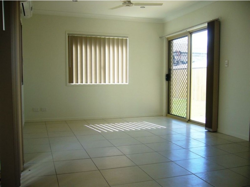 4 Riviera Cr, North Lakes QLD 4509