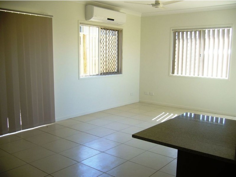 4 Riviera Cr, North Lakes QLD 4509